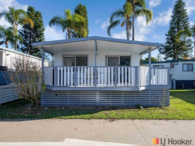 Holiday Cabin NRMA Holiday Park with direct access to Corrigans Beach! Pet Friendly !