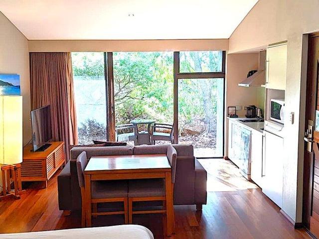 HOLIDAY IN STYLE AT BUNKER BAY