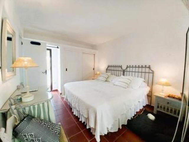 Holiday rental property, non permanent residence contract non renewable, 400 metres from the beach
