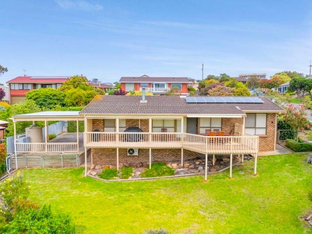 Holiday Views, Everyday Potential in a Coastal Escape Pending on 992sqm
