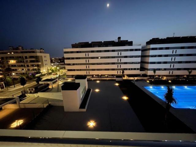Holidays2Torremolinos Piscina, 300 mts a la playa