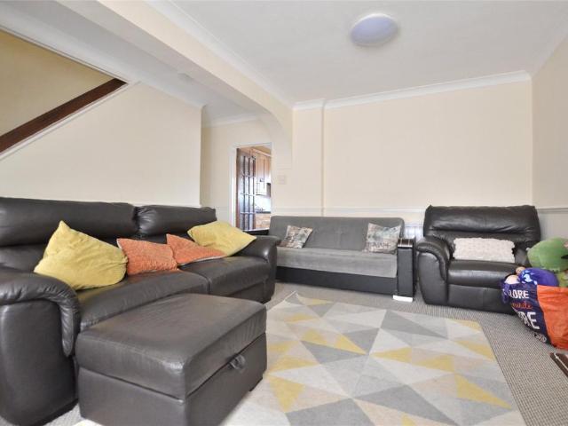 Holland Court, GLOUCESTER GL1 3 bed terraced house to rent £1,550 pcm £358 pw