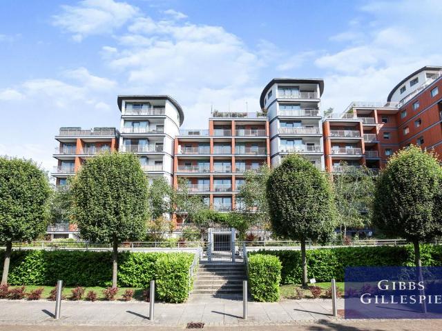 Holland Gardens, Brentford, TW8 1 bed flat to rent £1,850 pcm £427 pw