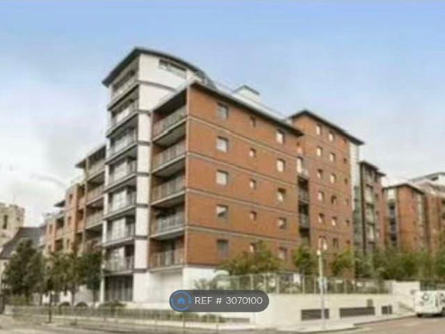 Holland Gardens, Brentford TW8, 1 bed flat to rent, £2,150 pcm | PrimeLocation