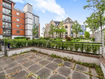 Holland Gardens, Brentford TW8, 2 bed flat to rent, £2,400 pcm | PrimeLocation