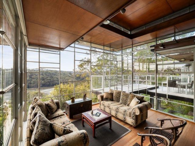 'Holland House' Architectural hideaway with uninterrupted rear views