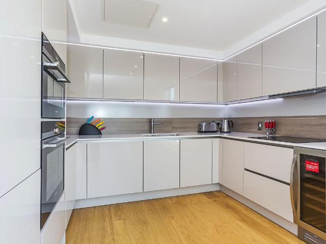 Holland Park Avenue, Kensington W11, 2 bed flat to rent, £4,000 pcm | PrimeLocation