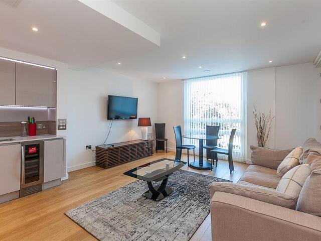 Holland Park Avenue London 1 bed flat to rent £2,700 pcm £623 pw