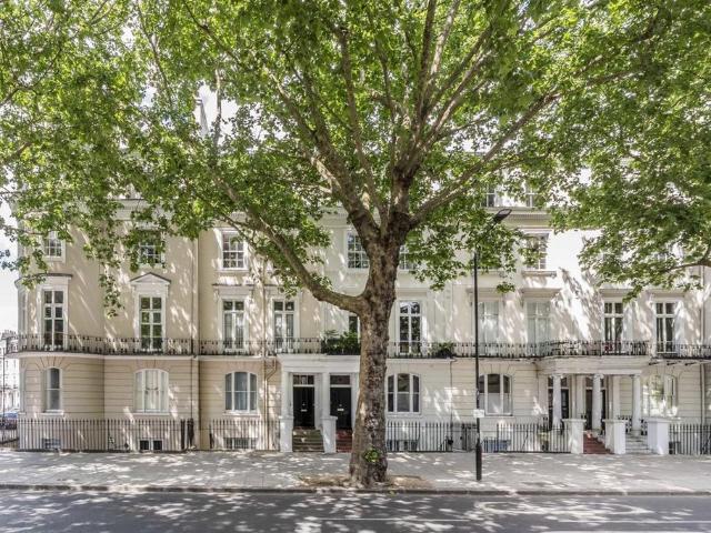 Holland Park Avenue, London W11 2 bed flat to rent £3,000 pcm £692 pw