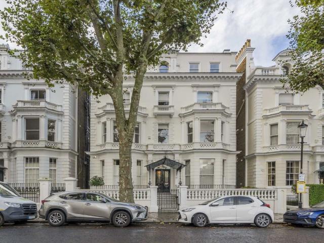 Holland Park, Notting Hill W11, 3 bed flat to rent, £11,000 pcm | PrimeLocation