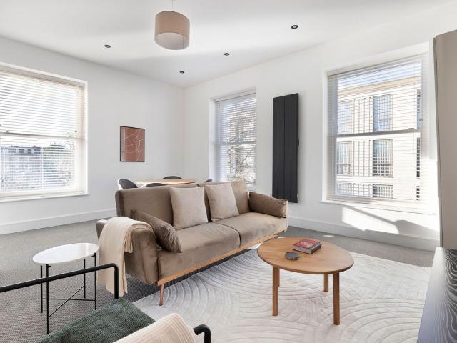 Holland Park W14, 2 bed flat to rent, £3,690 pcm | PrimeLocation
