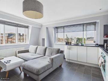 Holland Road, Hove 2 bed flat to rent £1,700 pcm £392 pw