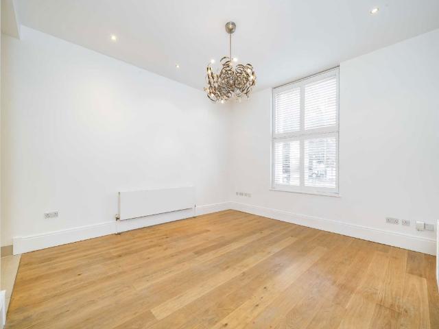 Napier Place, Holland Park W14, 2 bed flat to rent, £3,000 pcm | PrimeLocation