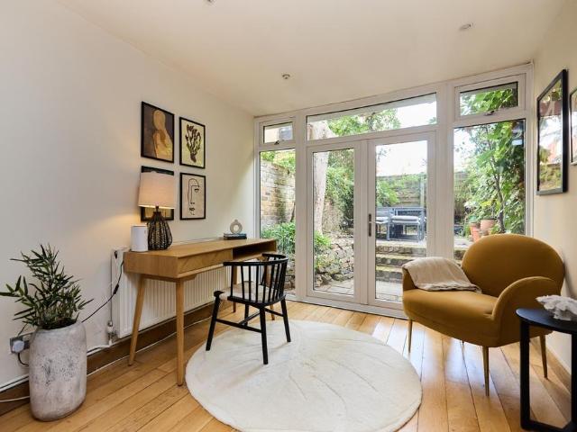 Holland Road, London W14 1 bed flat to rent £4,749 pcm £1,096 pw