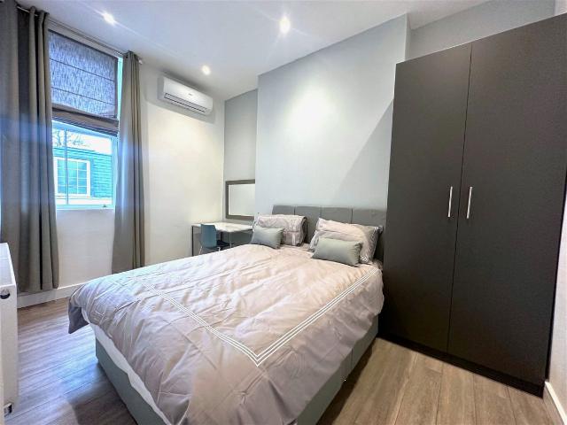 Holland Road, London W14, 2 bed flat to rent, £3,600 pcm | PrimeLocation