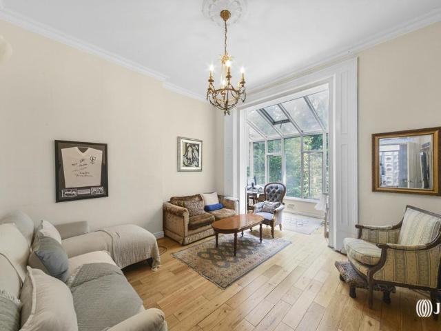 Holland Road London W14 2 bed ground floor flat to rent £3,000 pcm £692 pw