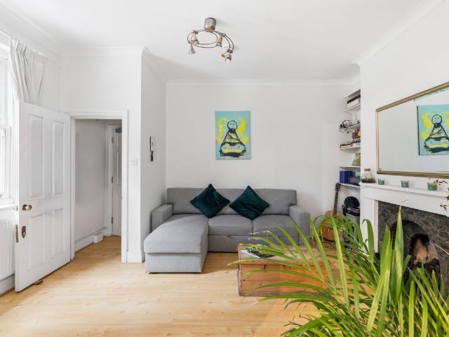Holland Road, London W14, 2 bed maisonette to rent, £3,000 pcm | PrimeLocation
