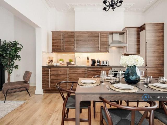 Holland Road, London, W14 3 bed flat to rent £5,700 pcm £1,315 pw