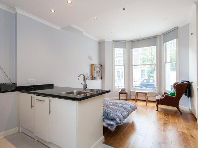 Holland Road, London, W14 Studio to rent £1,500 pcm £346 pw