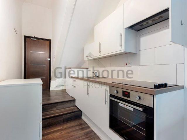 Holland Road, West Kensington, London W14, Studio to rent, £1,500 pcm | PrimeLocation