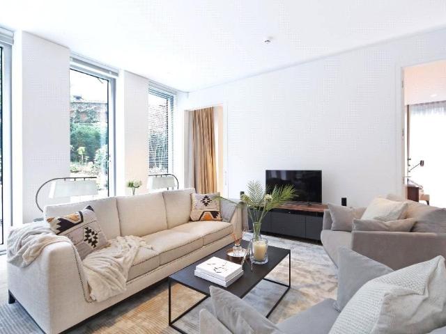 Hollandgreen Place, London, UK, W8 2 bed flat to rent £10,812 pcm £2,495 pw