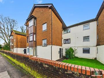 Hollin Court, Crawley RH10, 1 bed flat to rent, £1,195 pcm | PrimeLocation