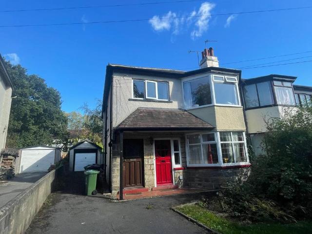 Hollin Gardens, Weetwood, Leeds, LS16 2 bed flat to rent £995 pcm £230 pw