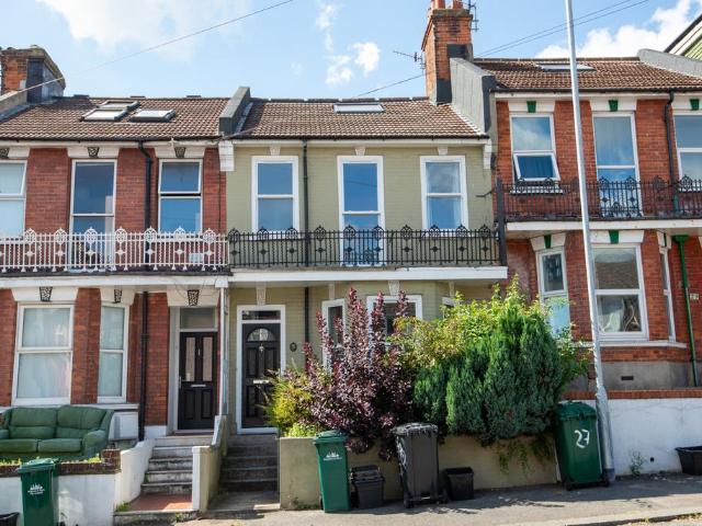 Hollingbury Road, Brighton BN1 6 bed house to rent £585 pcm £135 pw