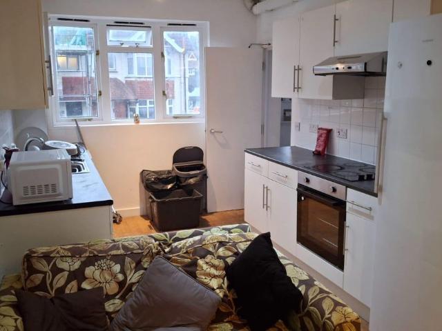 Hollingdean Terrace, Brighton BN1, 8 bed semi detached house to rent, £3,750 pcm | PrimeLocation