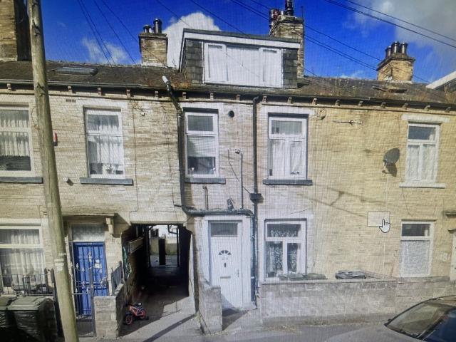 Hollings Road, Bradford BD8, 2 bed terraced house to rent, £650 pcm | PrimeLocation