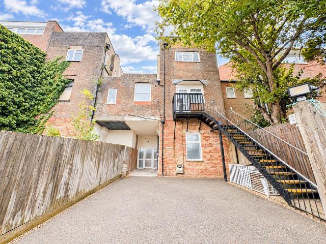 Hollington Old Lane, St Leonards TN38, 1 bed flat to rent, £850 pcm | PrimeLocation