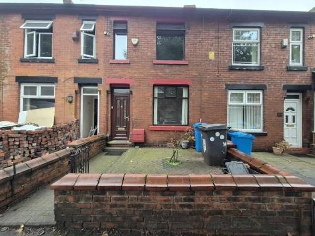 Hollinhall Street, Oldham 2 bed townhouse to rent £900 pcm £208 pw