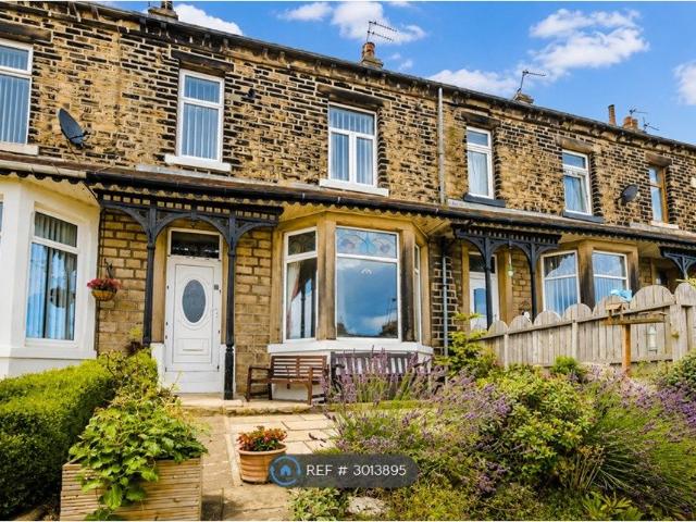 Hollins Bank, Sowerby Bridge HX6, 4 bed terraced house to rent, £1,200 pcm | PrimeLocation