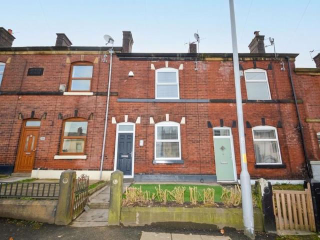 Hollins Lane, Bury, BL9 2 bed terraced house to rent £1,075 pcm £248 pw