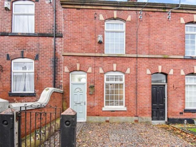 Hollins Lane, Hollins, BL9 2 bed terraced house to rent £950 pcm £219 pw