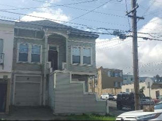 Hollister Ave