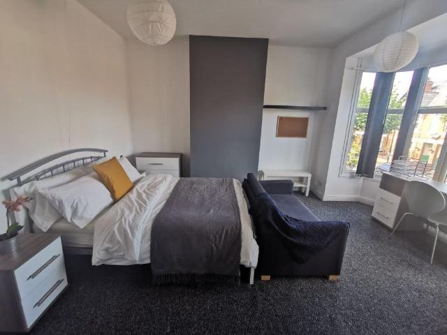 Hollis Road, Coventry, CV3 1 bed in a house share to rent £495 pcm £114 pw