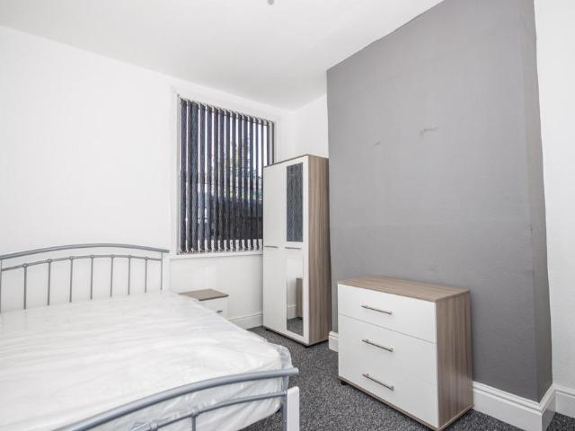 Hollis Road, Coventry, CV3 1 bed in a house share to rent £425 pcm £98 pw