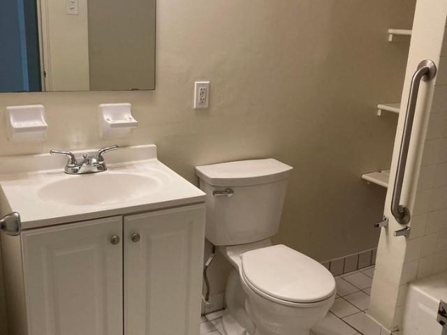 Hollow Run Apartments 2 Bedroom Apartment for Rent at 1901 W Chester Pike, Havertown, PA 19083