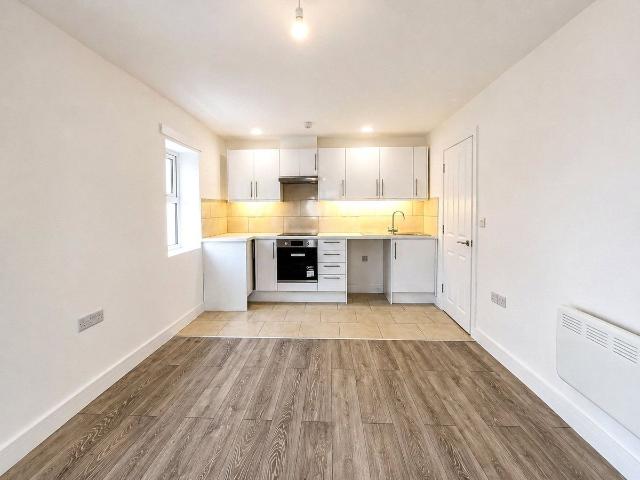 Hollow Way, Cowley, Oxford, Oxfordshire OX4, 1 bed flat to rent, £1,750 pcm | PrimeLocation