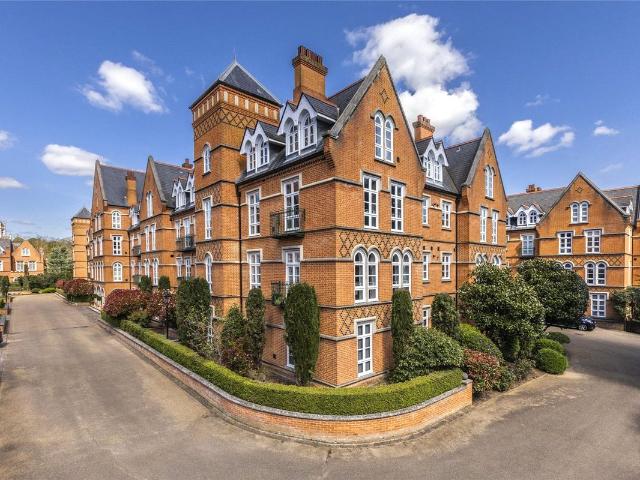 Holloway Drive, Virginia Water, Surrey GU25, 3 bed flat to rent, £3,100 pcm | PrimeLocation