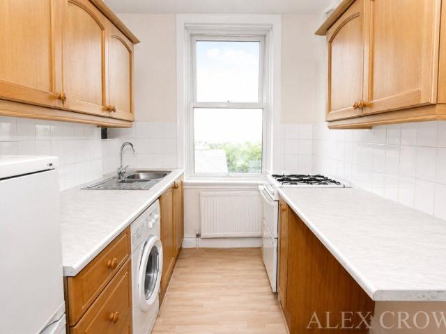 Holloway Road, Archway N19, 2 bed flat to rent, £2,300 pcm | PrimeLocation