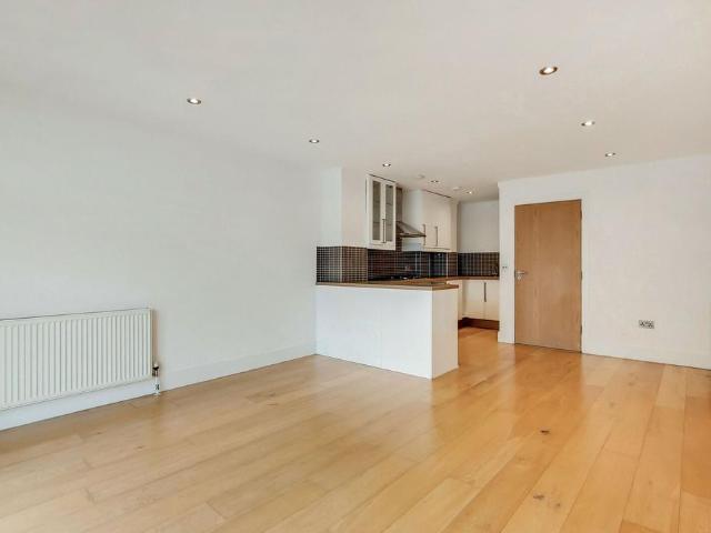 Holloway Road, Islington, London, N7 1 bed flat to rent £2,350 pcm £542 pw