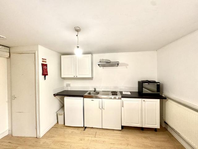 Holloway Road, Islington, London N7 Studio to rent £1,040 pcm £240 pw