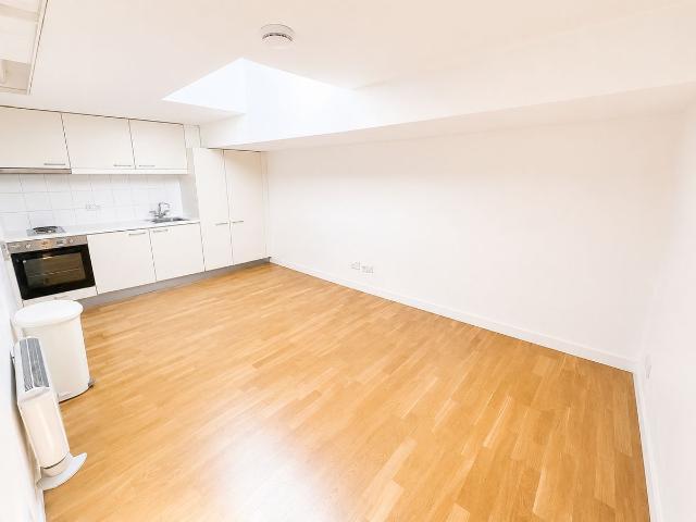 Holloway Road, London N19, Studio to rent, £1,250 pcm | PrimeLocation
