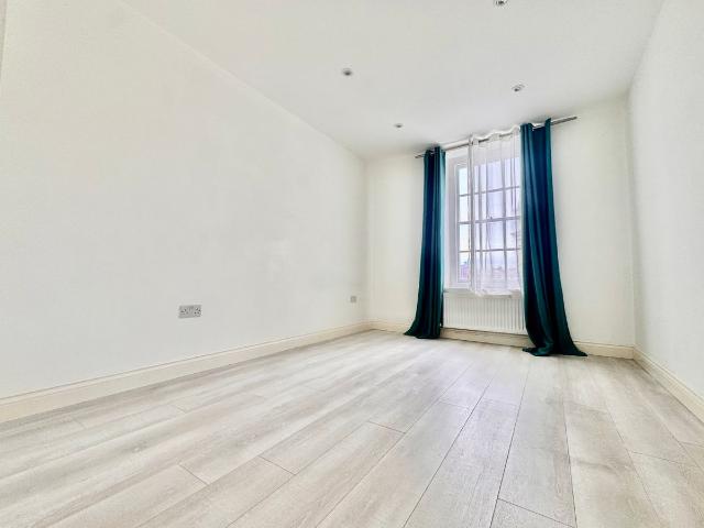 Holloway Road, London N7, 1 bed flat to rent, £1,750 pcm | PrimeLocation