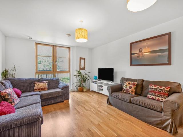 Holloway Road, London, N7 2 bed apartment to rent £3,750 pcm £865 pw
