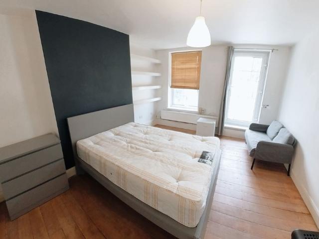 Holloway Road, London N7, 3 bed flat to rent, £2,850 pcm | PrimeLocation