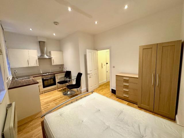 Holloway Road, London N7, Studio to rent, £1,325 pcm | PrimeLocation
