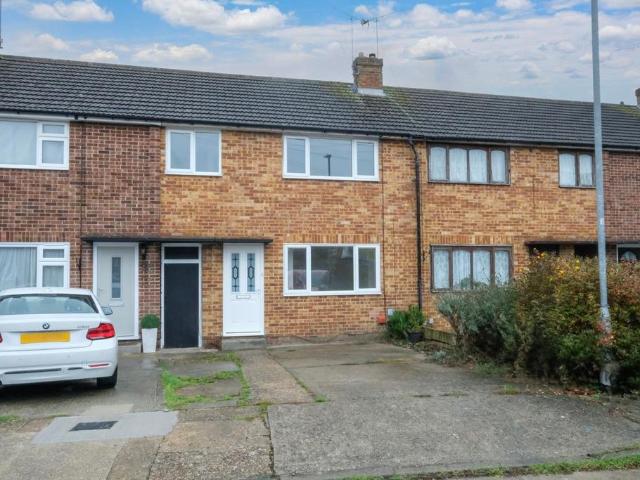 Holly Way, Chelmsford CM2 3 bed terraced house to rent £1,700 pcm £392 pw